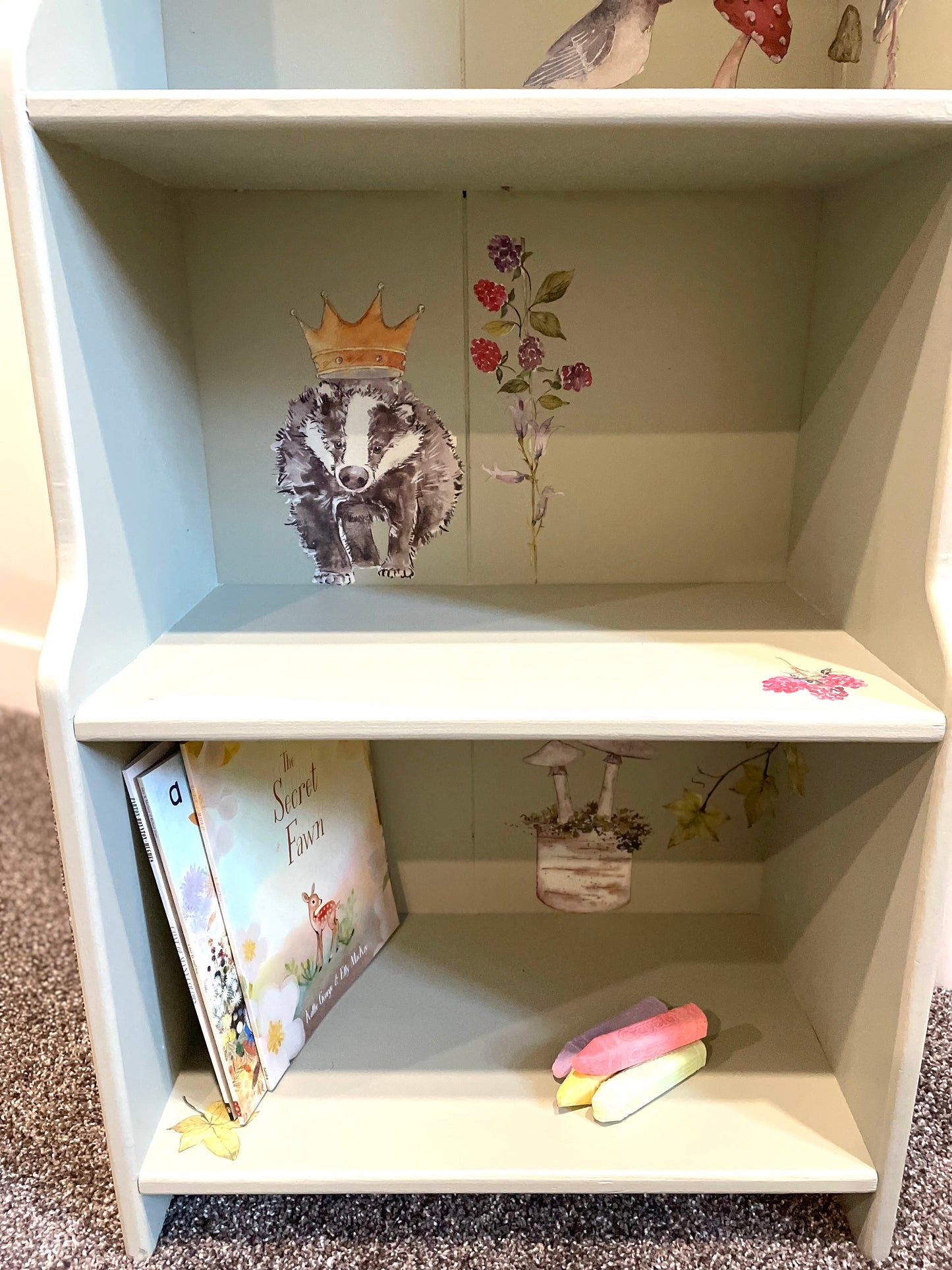 Woodland Storybook Shelf – Soft Green with Enchanted Details